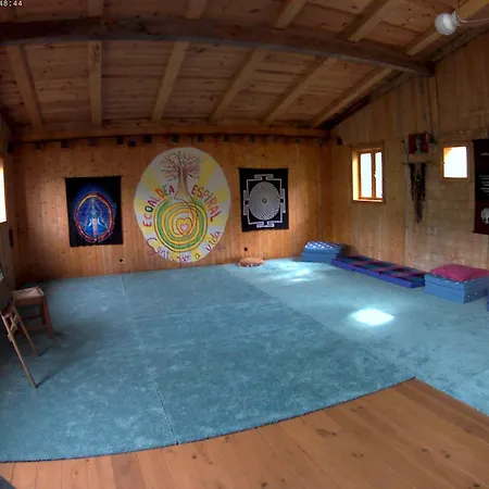 Tente de luxe Tienda De Campana En Ecoaldea Vegana Espiral En Plena Naturaleza Con Comida Y Cena Incluida Passos (Braga)